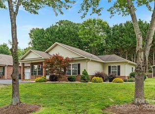 2561 26th Ave NE, Hickory, NC 28601