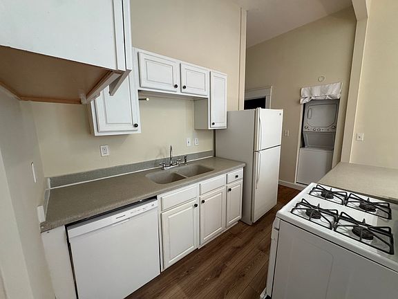 5th image of 978 Myrtle St NE APT C
