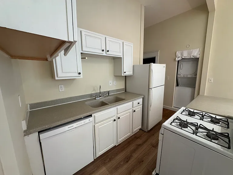 978 Myrtle St NE #C — Photo 5