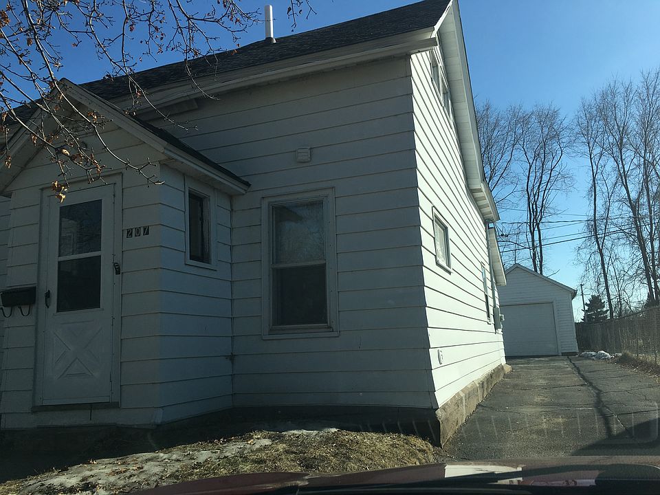 By Owner:  2 bed 1 bath 