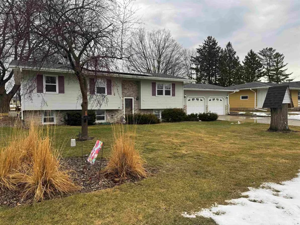 404 Birch Dr, Fredericksburg, IA 50630