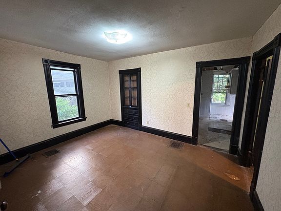 5th image of 20 Hawthorne St
