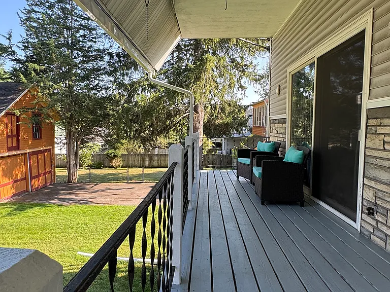 Maple St — Photo 10