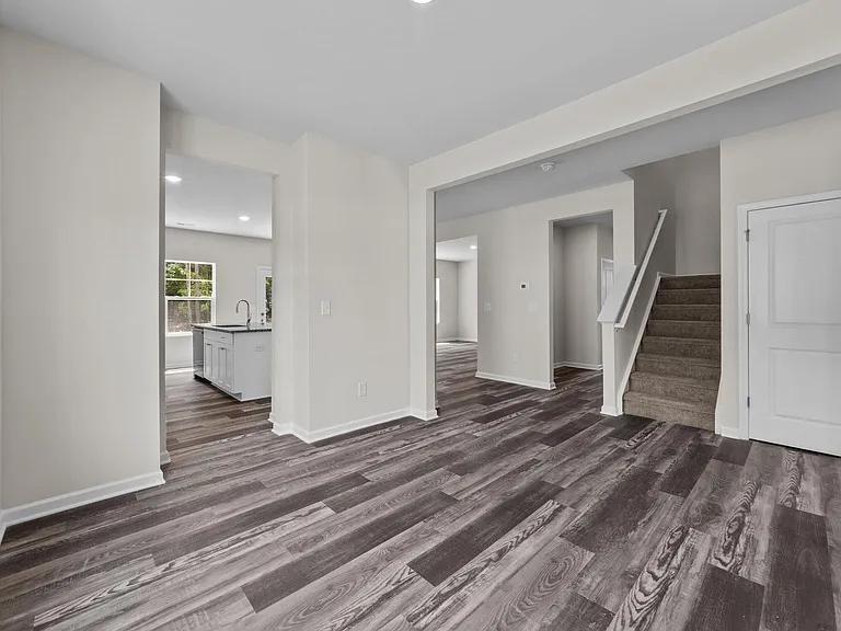 1246 Stonewyck Dr — Photo 4