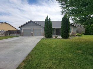 1490 Crab Apple Cir, West Richland, WA 99353