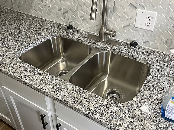 4th image of 453 Oakridge Dr