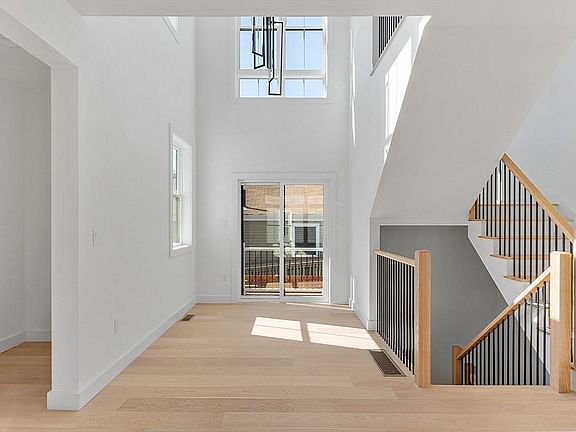 4th image of 36 Lincoln St #36