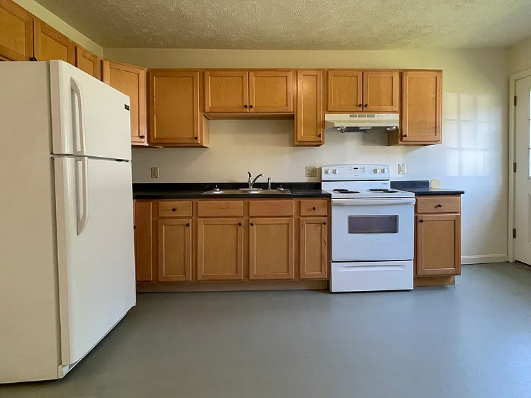94 Lower Welden St #4 — Photo 9