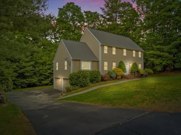 74 Delwyn Barnes Dr, Northbridge, MA 01534