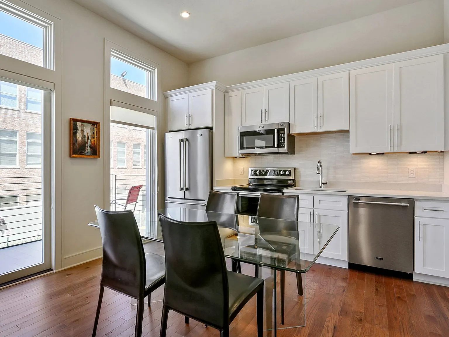 The Academy Luxury Apartments and Townhomes — Photo 2