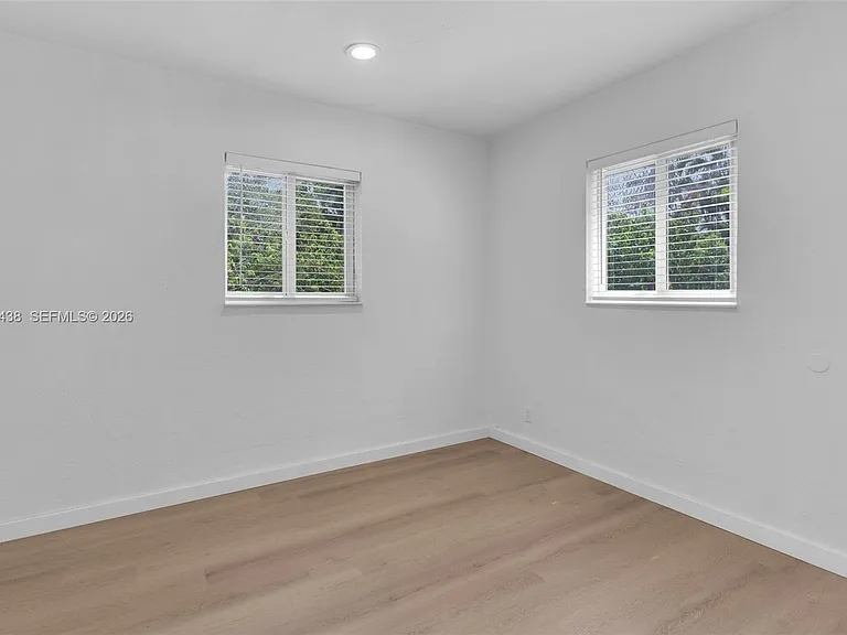 401 SW 25th Ave — Photo 16