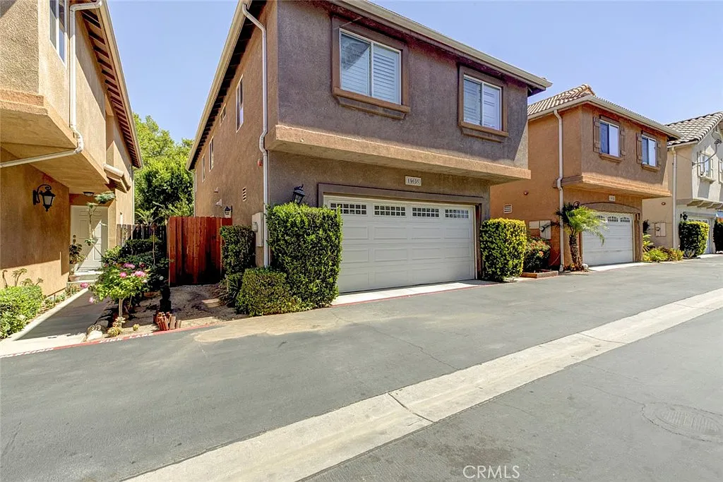 3 bed, 2050 sqft, $3,400 — Photo 3