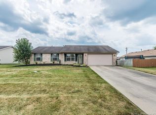 820 Stonelilly Dr, Jeffersonville, IN 47130