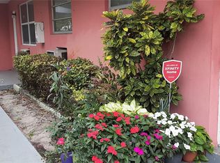 1960 NE 168th St #3, Miami, FL 33162