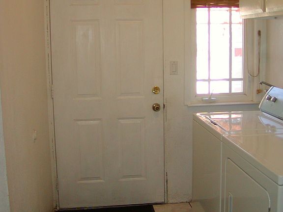 4th image of 1118 S Almaden Ave