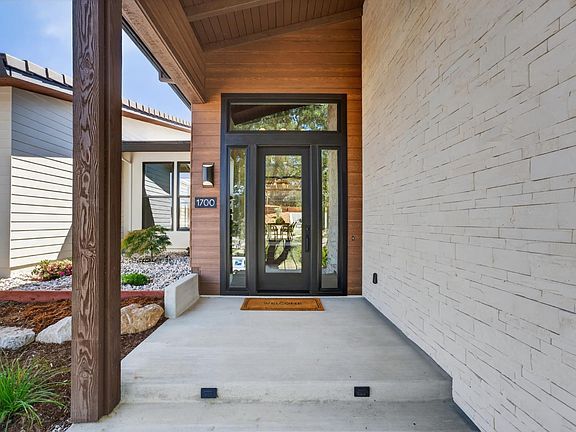 3rd image of 1700 Ridgeview Cir