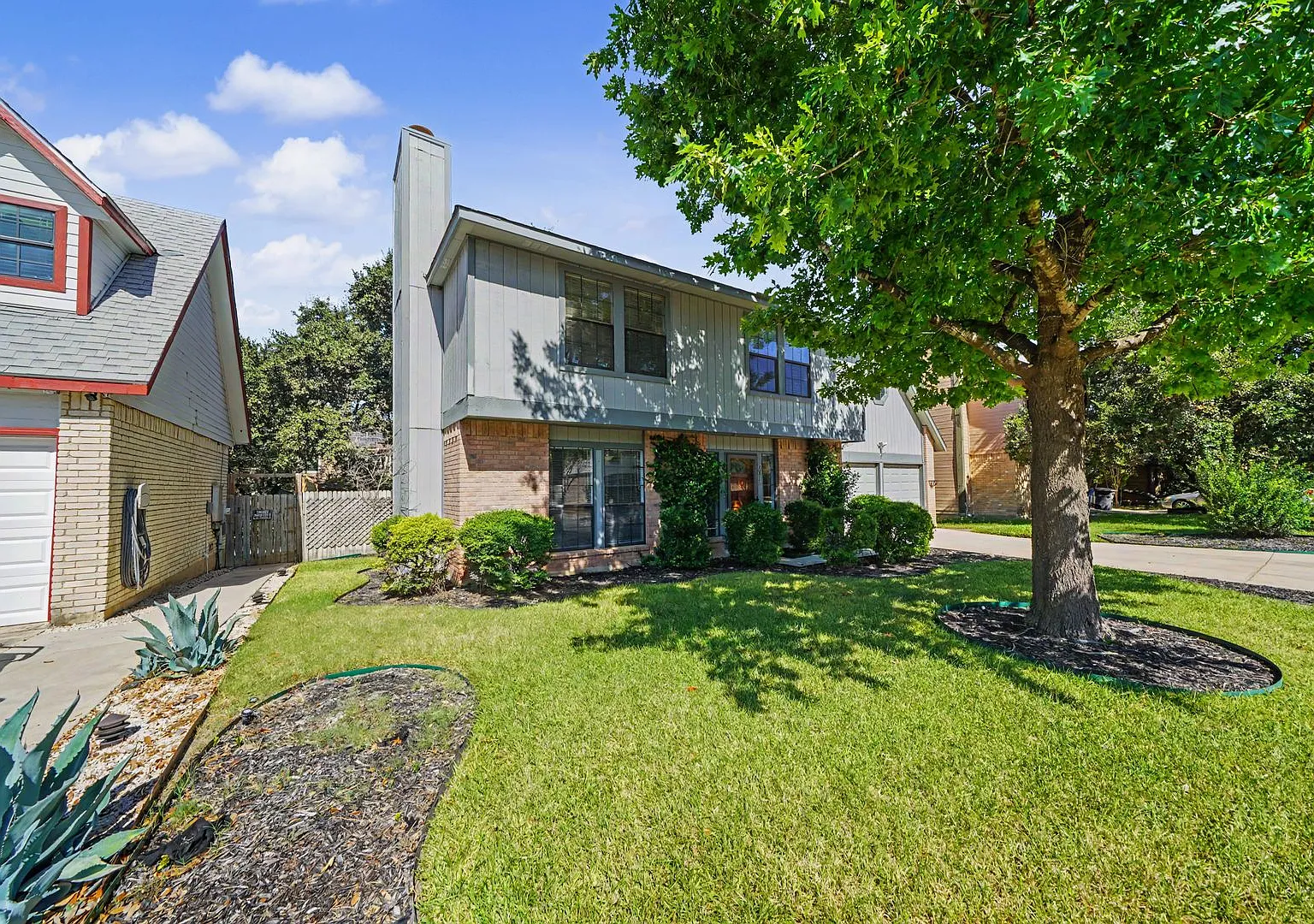 Spacious Northwest Park Home with Large Backyard & Deck - Realtor Commission: $500 — Photo 4