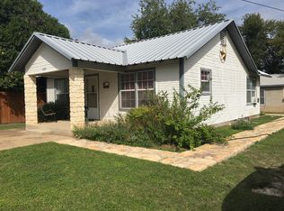 105 Bowie St, Menard, TX 76859