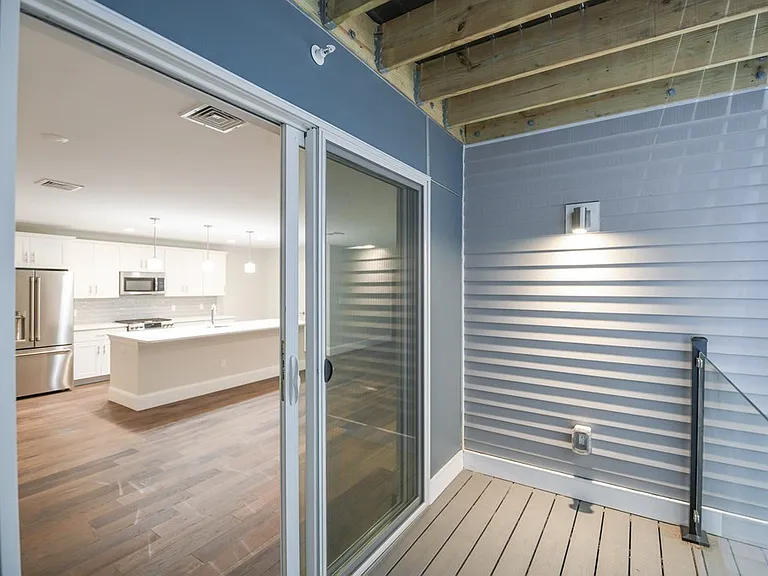 545 E 3rd St #1 — Photo 8