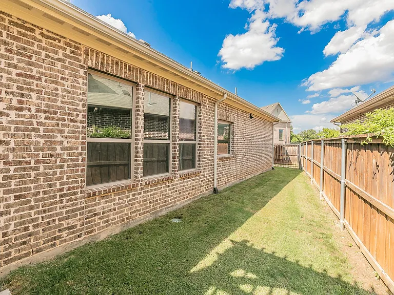 3903 Plum Vista Pl — Photo 35