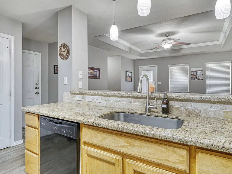 1008 Gardenia St — Photo 10