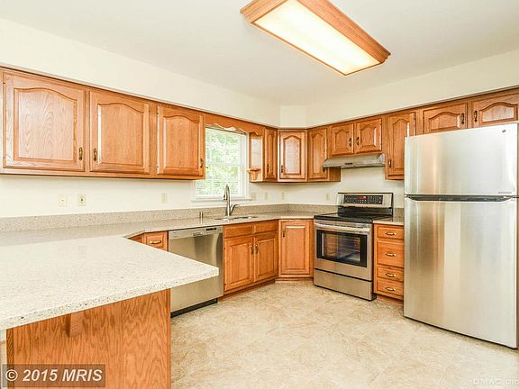 Quartz counters, new stainless steel appliances
