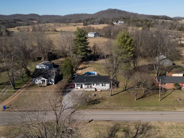 417 Old Highway 31 E, Bethpage, TN 37022