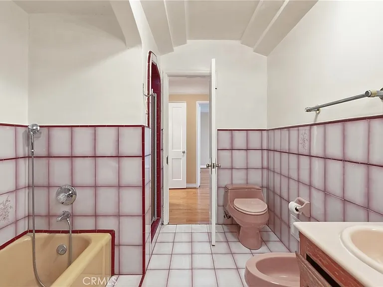 238 S Detroit St — Photo 13