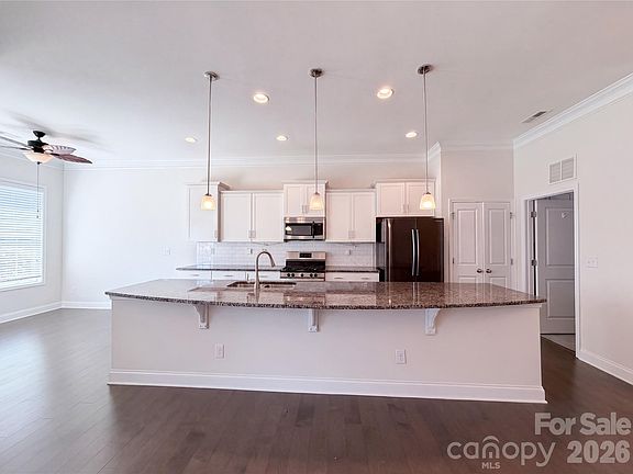 3rd image of 132 Margo Ln