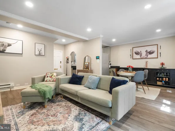 3496 Martha Custis Dr, Alexandria, VA 22302