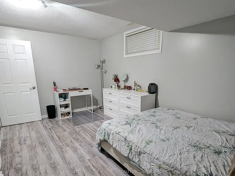 544 Freeman Cres — Photo 8