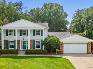 20025 Ronsdale Dr, Beverly Hills, MI 48025