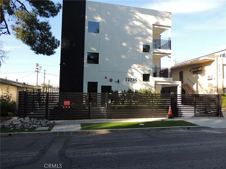 22735 Del Valle St #1 — Photo 7