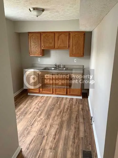 14009 Saybrook Ave photo 1