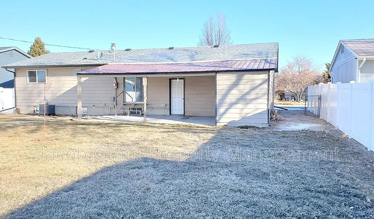 315 James Ave — Photo 15