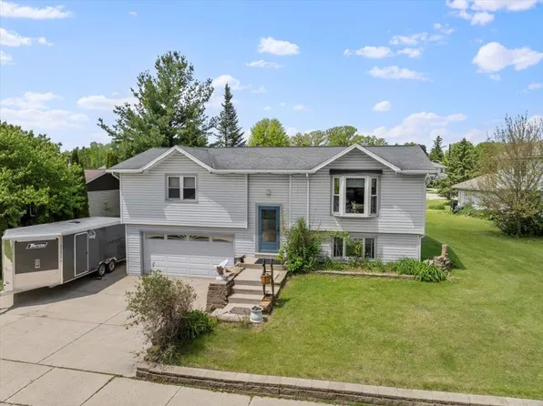 917 Wheelock Ave, Hartford, WI 53027