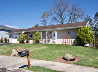 35 Poplar Dr, Reading, PA 19606