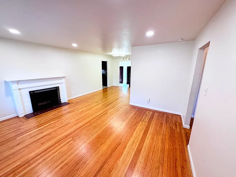 3600 Ardmore Rd — Photo 3