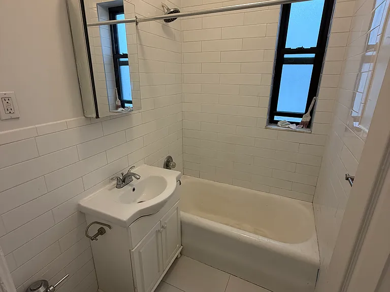 31-20 32nd St #4D — Photo 6
