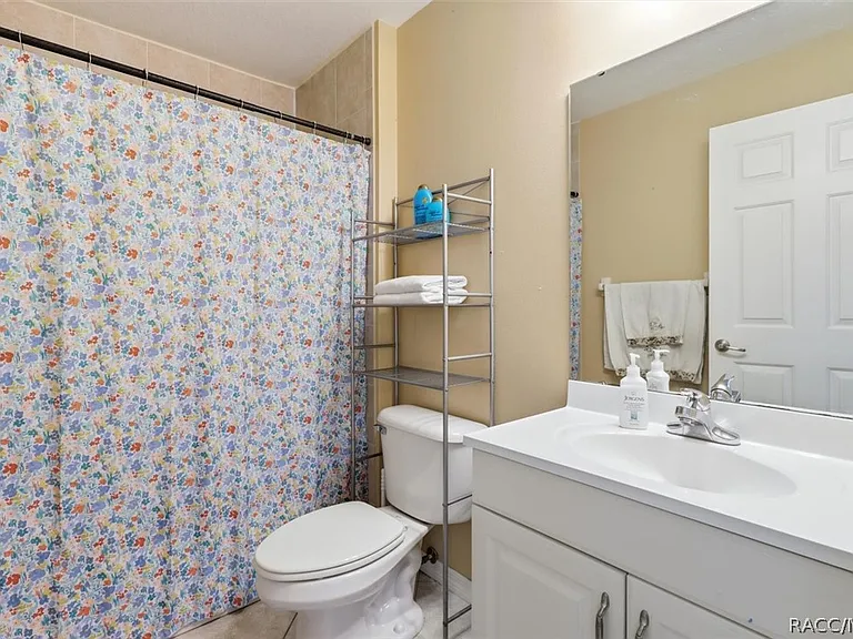 3220 E Rogers St — Photo 16