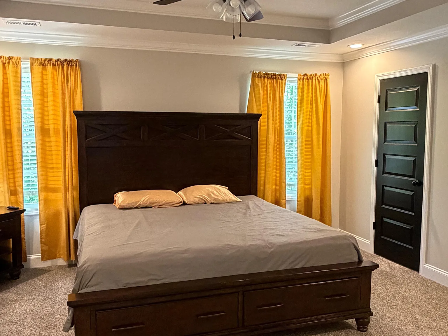 4 bed, 2.5 bath, 1600 sqft, $1,364 — Photo 2