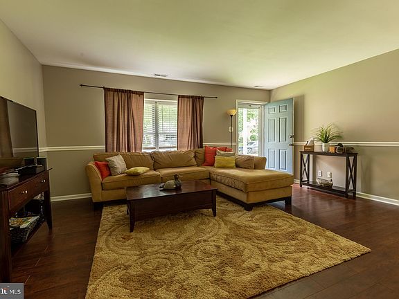 4th image of 1844 Forest Dr