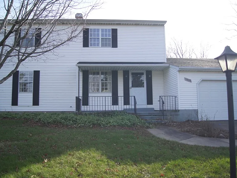 Facing 38th Street, driveway plus driveway and turnaround