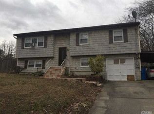 14 Maple Pl, Central Islip, NY 11722