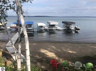 5584 S Spyglass Ridge Dr, Suttons Bay, MI 49682