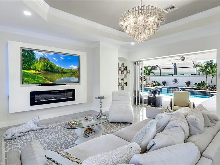 22660 Fairlawn Ct — Photo 9
