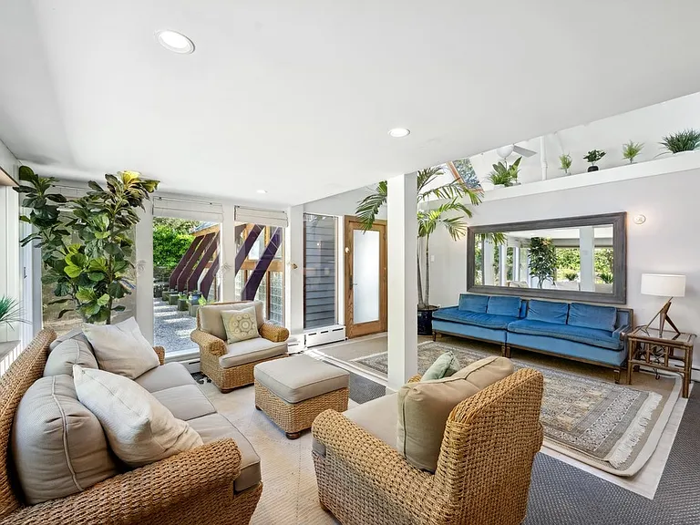 1 Burkeshire Dr — Photo 26
