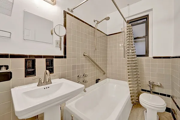 Sold by Remax Edge | media 19