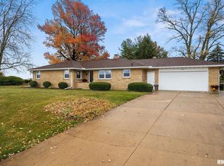 1154 W Cruger Rd, Washington, IL 61571