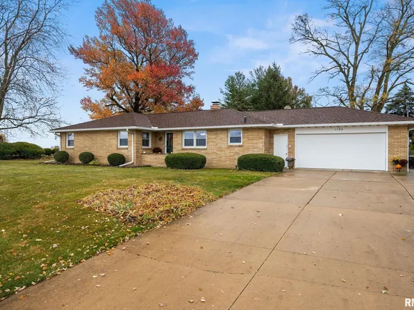 1154 W Cruger Rd, Washington, IL 61571